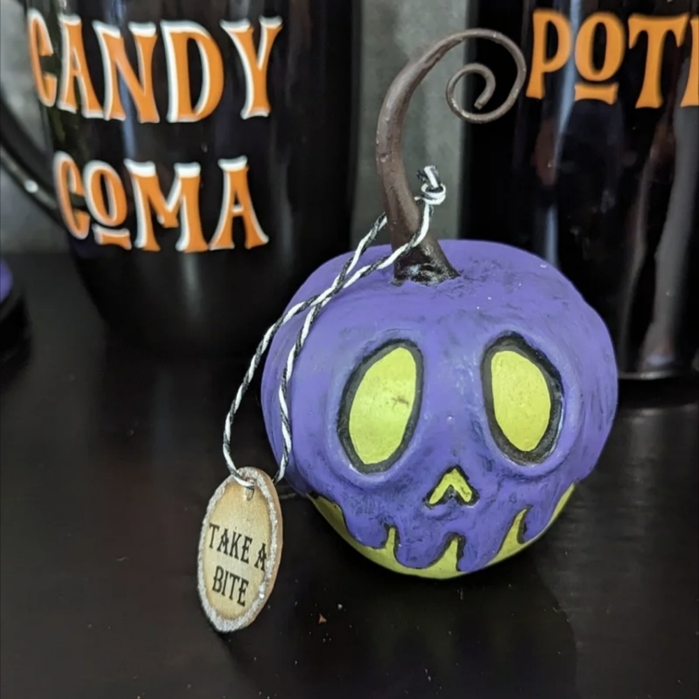 Disney Bethany lowe 3.5" poison apple Halloween decor ornament Leeann Kress